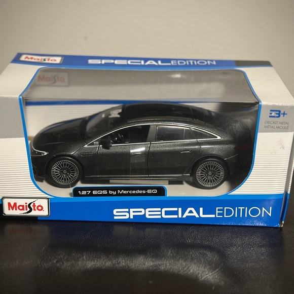 Burago Other - Black Mercedes-EQ 1:27 Scale Model Car